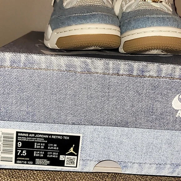 Women's Air Jordan 4 Retro Denim - Picture 6 of 8